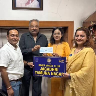 रोटरी यमुनानगर ने थैलेसीमिया पीड़ित बालिका ख्याति को दी ₹50 हजार की सहायता राशि प्रदान की।"सेवा स्वयं से ऊपर" के संकल्प के साथ रोटरी यमुनानगर ने थैलेसीमिया पीड़ित बालिका ख्याति के उपचार हेतु ₹50,000 की आर्थिक सहायता प्रदान कर मानवता का उदाहरण पेश किया। #RotaryYamunanagar #RotaryClub #ServiceAboveSelf #ThalassemiaSupport #HumanityFirst #SocialService #YamunanagarNews #HelpingHands #CommunityService #AKNewsHaryana #RotaryGoldenYear #hopeandcareforchildren