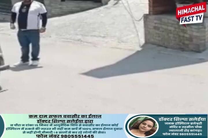"सिल्ड रोड पर पर्यटक की गाड़ी पहुंचते ही हंगामा, पुलिस कांस्टेबल से हुई तीखी बहस"
"पर्यटक और पुलिस आमने-सामने, सिल्ड रोड पर बह"
शिमला,ब्यूरो रिपोर्ट
#SildRoad #TouristNews #PoliceVsTourist #HimachalNews #BreakingNews #ViralVideo #PoliceAction #TouristVehicle #LocalNews #HimachalPradesh #NewsUpdate #HillNews #TrendingNews #PoliceConstable #PublicIssue #DigitalNewspaper #HimachaliNews #LatestUpdate #ViralNews #HimachaliPahadiGappShapp