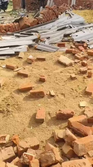 बाढ़डा:- मौसम की मार: गांव ऊण की साबुन फैक्ट्री में भारी नुकसान....