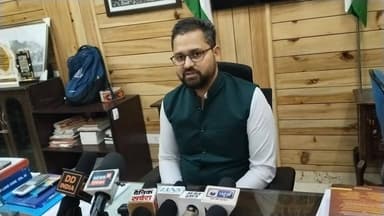 नगर परिषद चंबा के अध्यक्ष-उपाध्यक्ष चुनाव पर हाईकोर्ट ने रोक लगा दी है, अगली सुनवाई 15 जून को होगी। #ChambaNews #CMOHimachal #highlight #chamba Ajay Himachal News #SDMchamba #nagarparishad DC Chamba