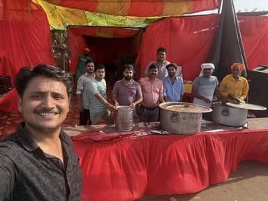 आज बाराबंकी के गदीया गांव में भंडारा में शामिल होने का सौभाग्य मिला अपने दोस्तों के साथ 🚩
#barabankiupdates #viralreelschallenge #vairalvideo #shorts #photooftheday