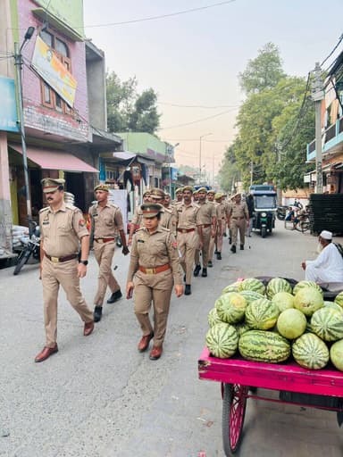 #BijnorPolice
थाना मंडावर पुलिस द्वारा थाना क्षेत्रान्तर्गत शांति एवं कानून व्यवस्था सुदृढ़ बनाए रखने तथा आमजन में सुरक्षा की भावना जागृत करने के उद्देश्य से मुख्य मार्गों एवं भीड़-भाड़ वाले क्षेत्रों में पैदल गश्त की गई।
#UPPolice https://t.co/vuMo0m4WqN