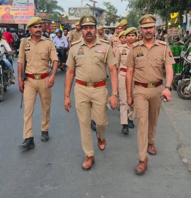 #BijnorPolice
थाना नहटौर पुलिस द्वारा थाना क्षेत्रान्तर्गत शांति एवं कानून व्यवस्था सुदृढ़ बनाए रखने तथा आमजन में सुरक्षा की भावना जागृत करने के उद्देश्य से मुख्य मार्गों एवं भीड़-भाड़ वाले क्षेत्रों में पैदल गश्त की गई।
#UPPolice https://t.co/44nYLQZC7m