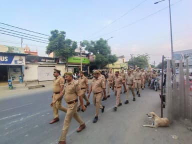 #BijnorPolice
थाना स्योहारा पुलिस द्वारा थाना क्षेत्रान्तर्गत शांति एवं कानून व्यवस्था सुदृढ़ बनाए रखने तथा आमजन में सुरक्षा की भावना जागृत करने के उद्देश्य से मुख्य मार्गों एवं भीड़-भाड़ वाले क्षेत्रों में पैदल गश्त की गई।
#UPPolice https://t.co/Xum2dZFszA