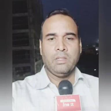 📱 ऑपरेशन मुस्कान: पटना पुलिस ने लौटाई 150 लोगों की खोई हुई खुशी
पटना पुलिस के #ऑपरेशन_मुस्कान के तहत मंगलवार को बड़ी सफलता हासिल हुई। वरीय पुलिस अधीक्षक (SSP) पटना की निगरानी में जिले के विभिन्न थाना क्षेत्रों से गुम या चोरी हुए कुल 150 मोबाइल फोन तकनीकी विश्लेषण के आधार पर बरामद किए गए।
बरामद मोबाइल फोन उनके वास्तविक मालिकों को सौंपे गए। लंबे समय से अपने मोबाइल की तलाश कर रहे लोगों के चेहरे पर फोन वापस मिलने के बाद खुशी साफ दिखाई दी।
पटना पुलिस का यह अभियान न सिर्फ चोरी और गुमशुदगी के मामलों के समाधान में मददगार साबित हो रहा है, बल्कि आम लोगों का पुलिस के प्रति भरोसा भी मजबूत कर रहा है।
पुलिस अधिकारियों ने बताया कि भविष्य में भी ऑपरेशन मुस्कान के तहत गुम और चोरी हुए मोबाइल फोन की बरामदगी का अभियान जारी रहेगा।
#PatnaPolice #OperationMuskan #Patna #MobileRecovery #BiharPolice #GoodNews #PatnaNews