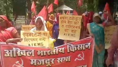 सरकारी योजनाओं का झांसा, महिलाओं के नाम पर खुले फर्जी खाते
आधार कार्ड के दुरुपयोग से लाखों रुपये के संदिग्ध लेनदेन का खुलासा
घूरपुर में 50 से अधिक महिलाएं साइबर जालसाजी की शिकार, जांच शुरू
✒️रिपोर्ट सुनील यादव
प्रयागराज के घूरपुर क्षेत्र से साइबर अपराध का एक चौंकाने वाला मामला सामने आया है, जहां सरकारी योजनाओं का लाभ दिलाने के नाम पर दर्जनों महिलाओं के दस्तावेजों का कथित रूप से दुरुपयोग कर उनके नाम पर बैंक खाते खोले गए और लाखों रुपये के संदिग्ध लेनदेन किए गए। मामला उजागर होने के बाद पीड़ित महिलाओं और सामाजिक संगठनों ने प्रशासन से निष्पक्ष जांच और दोषियों के खिलाफ कठोर कार्रवाई की मांग की है।
सरकारी योजनाओं के नाम पर रचा गया साइबर जाल
प्राप्त जानकारी के अनुसार, घूरपुर क्षेत्र के बिरवल, कंजासा और जगदीशपुर गांवों की 50 से अधिक महिलाओं ने आरोप लगाया है कि सरकारी योजनाओं का लाभ दिलाने के बहाने उनके आधार कार्ड और व्यक्तिगत दस्तावेज एकत्र किए गए। बाद में उन्हीं दस्तावेजों का उपयोग कर उनके नाम पर सिम कार्ड जारी किए गए तथा विभिन्न बैंकों में खाते संचालित किए गए।
मामले का खुलासा तब हुआ जब कुछ महिलाएं जन सेवा केंद्र पर बैंकिंग कार्य कराने पहुंचीं। आधार सत्यापन के दौरान उन्हें पता चला कि उनके नाम से पहले से खाते संचालित हैं और उनमें लाखों रुपये का लेनदेन दर्ज है।
2 से 5 लाख रुपये तक के लेनदेन की जानकारी
जांच के दौरान सामने आया कि कई महिलाओं के खातों में 2 लाख से 5 लाख रुपये तक की रकम जमा हुई और तुरंत निकासी भी कर ली गई। महिलाओं का कहना है कि उन्हें इन खातों, लेनदेन या बैंकिंग गतिविधियों की कोई जानकारी नहीं थी।
शिकायतकर्ताओं ने आरोप लगाया है कि इंडियन बैंक, फिनो बैंक, बंधन बैंक और जियो पेमेंट्स बैंक के माध्यम से संदिग्ध वित्तीय गतिविधियों को अंजाम दिया गया। हालांकि इन आरोपों की आधिकारिक पुष्टि जांच पूरी होने के बाद ही हो सकेगी।
साइबर क्राइम टीम को सौंपी गई जांच
पीड़ित महिलाओं तथा अखिल भारतीय किसान मजदूर सभा (एआईकेएमएस) के प्रतिनिधियों ने पुलिस अधिकारियों को शिकायत देकर मामले की उच्चस्तरीय जांच की मांग की है। इसके बाद साइबर क्राइम इंस्पेक्टर घनश्याम यादव को जांच की जिम्मेदारी सौंपी गई है।
संगठन के पदाधिकारियों ने मांग की है कि महिलाओं के आधार कार्ड से जुड़े सभी संदिग्ध बैंक खाते और सिम कार्ड तत्काल बंद किए जाएं तथा पूरे नेटवर्क की जांच कर दोषियों को गिरफ्तार किया जाए।
महिलाओं में भय और आक्रोश
मामला सामने आने के बाद प्रभावित गांवों में महिलाओं के बीच भय और असमंजस की स्थिति बनी हुई है। कई महिलाएं आशंकित हैं कि उनके नाम का इस्तेमाल भविष्य में किसी और वित्तीय या कानूनी गतिविधि में न किया जाए।
स्थानीय सामाजिक संगठनों ने प्रशासन से मांग की है कि पीड़ित महिलाओं को कानूनी सहायता उपलब्ध कराई जाए तथा साइबर अपराधियों के खिलाफ उदाहरणात्मक कार्रवाई की जाए।
वायरल फैक्ट
सोशल मीडिया पर यह मामला तेजी से चर्चा का विषय बना हुआ है। लोग सवाल उठा रहे हैं कि आखिर कैसे ग्रामीण महिलाओं के आधार कार्ड और दस्तावेजों का उपयोग कर लाखों रुपये के लेनदेन किए गए और लंबे समय तक इसकी जानकारी संबंधित खाताधारकों को नहीं हो सकी।
घूरपुर का यह मामला डिजिटल युग में पहचान संबंधी दस्तावेजों की सुरक्षा और साइबर जागरूकता की आवश्यकता को एक बार फिर सामने लाता है। यदि आरोप सही साबित होते हैं तो यह केवल वित्तीय धोखाधड़ी का मामला नहीं बल्कि गरीब और ग्रामीण महिलाओं के विश्वास के साथ किया गया गंभीर अपराध होगा। अब सभी की निगाहें साइबर जांच टीम की रिपोर्ट और प्रशासनिक कार्रवाई पर टिकी हैं।
ND NEWS की अपील
🔹 किसी भी सरकारी योजना के नाम पर अपने आधार कार्ड, बैंक दस्तावेज या ओटीपी किसी अज्ञात व्यक्ति को न दें।
🔹 समय-समय पर अपने बैंक खातों और आधार से जुड़े मोबाइल नंबर की जांच अवश्य करें।
🔹 जन सेवा केंद्र या बैंक में जाकर आधार सीडिंग और खाते की स्थिति की जानकारी लेते रहें।
🔹 साइबर अपराध की जानकारी मिलते ही तुरंत साइबर हेल्पलाइन 1930 या नजदीकी साइबर थाना में शिकायत करें।
🔹 प्रशासन और बैंकिंग संस्थान ग्रामीण क्षेत्रों में साइबर जागरूकता अभियान चलाएं ताकि ऐसी घटनाओं की पुनरावृत्ति न हो।
ND NEWS संदेश:
"डिजिटल सुविधा तभी सुरक्षित है जब नागरिक जागरूक हों और संस्थाएं जवाबदेह। साइबर अपराध के खिलाफ सामूहिक सतर्कता ही सबसे बड़ा हथियार है।"
👇👇👇
#NDNews
#दैनिकनिष्पक्षधारा
#PrayagrajNews
#Ghoorpur
#CyberCrime
#CyberFraud
#AadhaarMisuse
#WomenSafety
#DigitalFraud
#CyberAwareness
#UPPolice
#NDNewsChannel
👇👇
👇👇👇👇
@dgpup
@UPGovt
@RSSorg
@Uppolice
@wpl1090
@RSSgeet
@MIB_India
@PMOIndia
@HMOIndia
@VHPDigital
@CMOUP_RC
@myogioffice
@InfoDeptUP
@CMOfficeUP
@UPPRD1948
@ChiefSecyUP
@MahantYogiG
@ChiefSecyUP
@BajrangDalOrg
@myogiadityanath
@112UttarPradesh
@UPPViralCheck
@UpPolicemitra
@prayagraj_pol
@ADGZonPrayagraj
@DM_PRAYAGRAJ
@CommissionerPrg
@NigamPrayagraj
@Prayagraj_TP
@PROdefprayagraj
@Cyberdost
@Igrs_up
@_DigitalIndia
👇👇
🟥 ND NEWS | दैनिक निष्पक्ष धारा
मुख्य संपादक / संस्थापक: राजन सिंह हाड़ा
सह-संपादक: शालिनी सिंह भदौरिया
📍 कार्यालय-3: U158, हीरा स्वीट्स के पास, विकास मार्ग, लक्ष्मी नगर, पूर्वी दिल्ली, पिन कोड – (110092) (NCR)
📍 कार्यालय-2: विधानसभा रोड, बर्लिंगटन चौराहा, लखनऊ (226001) (UP)
📍 कार्यालय-1: 1/1 अटल बिहारी चौराहा, नियर बर्मा चौराहा, फतेहपुर (212601) (UP)
📅 दिनांक: 09 जून 2026
📆 दिन: मंगलवार
📧 Email: ndnewschannel@gmail.com
📞 मोबाइल: 9696119696
👇👇👇
अस्वीकरण: यह समाचार शिकायतकर्ताओं एवं उपलब्ध जानकारी पर आधारित है। मामले की जांच साइबर क्राइम विभाग द्वारा की जा रही है। अंतिम निष्कर्ष जांच रिपोर्ट और सक्षम प्राधिकारी के निर्णय के बाद ही स्पष्ट होंगे।
