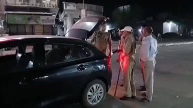 सितारगंज #पुलिस द्वारा #तिरंगा_चौक पर सधन #चेकिंग अभियान।
उच्च #अधिकारियों के निर्देश पर सब #इंस्पेक्टर_कैलाश देव नें मय फोर्स के साथ चलाया #अभियान।