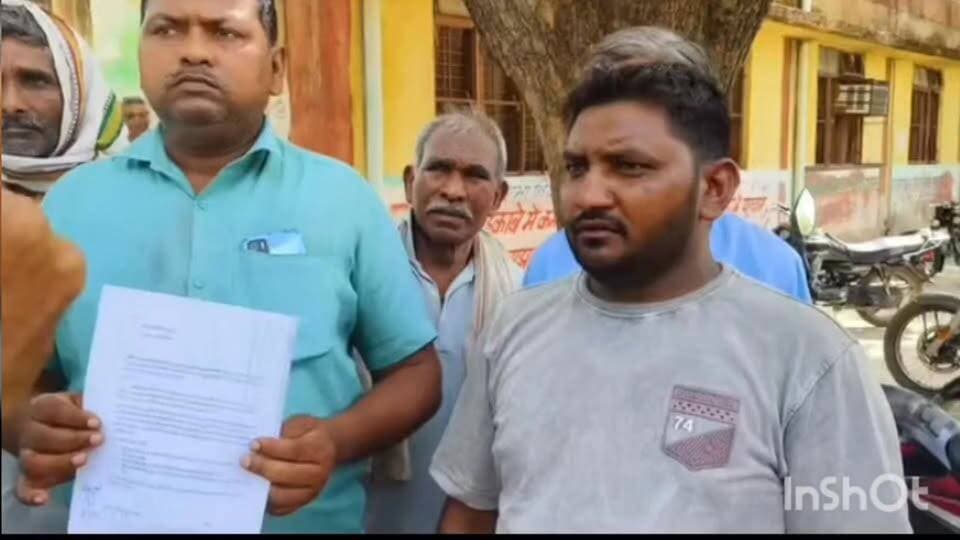 भिंड जिले के गोरमी तहसील के सोनिया पूरा गांव में पीडीएस सेक्रेटरी पर लगे भ्रष्टाचार के आरोप ग्रामीणों ने तहसीलदार मनीष दुबे को दिया ज्ञापन #GwaliorKhabar #JansamparkMP #गोरमी #MPNews #CMMadhyaPradesh #मध्यप्रदेश #bhind #भिण्ड #CrimeNews