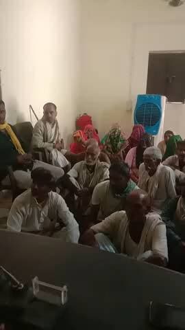 बबेरू आज ग्राम पंचायत साथी में प्रधानमंत्री आवास योजना की तहत की गई खुली बैठक