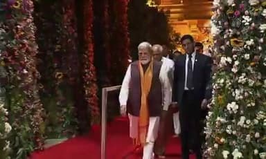 🚨 इतिहास रच दिया! 🇮🇳🔥
नरेंद्र मोदी भारत के सबसे लंबे समय तक लगातार सेवा करने वाले लोकतांत्रिक रूप से चुने गए प्रधानमंत्री बन गए हैं। 🏛️
लगातार 4,399 दिनों तक देश का नेतृत्व करते हुए उन्होंने एक नया रिकॉर्ड अपने नाम कर लिया। 💥
एक साधारण पृष्ठभूमि से निकलकर देश के सर्वोच्च लोकतांत्रिक पद तक पहुंचने और लंबे समय तक बने रहने का उनका सफर भारतीय राजनीति के सबसे चर्चित अध्यायों में शामिल हो गया है।
क्या यह भारतीय राजनीति के इतिहास का एक बड़ा मील का पत्थर है? अपनी राय कमेंट में बताइए। 👇
#NarendraModi #PMModi #India #IndianPolitics #HistoryCreated #RecordBreaker #BreakingNews #TrendingNow #PoliticalNews #BharatNama #ModiGovernment #NewRecord