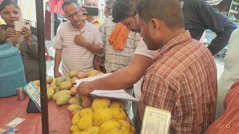 LIVE: नगर परिषद पांवटा की कार्रवाई: बाजार से हटाई जा रही अवैध रेहड़ी-फड़ी....
@topfans सबसे तेज खबर #HimachalNews #himachalpradesh #सबसेतेजखबर #PostViral #बीजेपी #नगरपरिषद