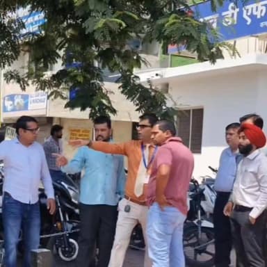 जगाधरी रोड पर निगम का बुलडोज़र नहीं, लेकिन सख्त डंडा चला! अतिक्रमण हटाओ अभियान में 7 दुकानदारों के चालान, जब्त सामान पहुंचा निगम गोदाम।।
#Yamunanagar #MunicipalCorporation #EncroachmentDrive #JagadhriRoad #AntiEncroachment #HaryanaNews #LocalNews #TrafficManagement #CivicAction #UrbanDevelopment #AKNews #YamunanagarNews #BreakingNews #PublicSafety #cleancityrohtak