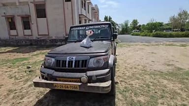 🚨 टोंक पुलिस की बड़ी कार्रवाई! 🚨
ऑपरेशन संकल्प: नशा मुक्त टोंक के तहत DST टीम व पीपलू थाना पुलिस ने लगभग ₹4.09 करोड़ कीमत की 2 किलो 49 ग्राम हेरोइन बरामद कर 2 तस्करों को गिरफ्तार किया है। कार्रवाई के दौरान एक बोलेरो कैम्पर और 2 स्मार्टफोन भी जब्त किए गए।
नशे के खिलाफ टोंक पुलिस का लगातार प्रहार जारी। 💪
#TonkPolice #OperationSankalp #NashaMuktTonk #HeroinSeizure #RoshanMeena #TonkNews #BreakingNews #RajasthanPolice 🚔
