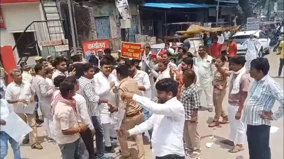 #आजमगढ़ के कलेक्ट्रेट चौराहे पर महंगाई को लेकर #सपा के प्रदर्शन #भाजपा नेता #हरिवंश #मिश्रा ने खड़े किए सवाल #सीओ सिटी शुभम तोदी ने कह दी बड़ी बात!
#azamgarh #sosorry #fbreels #भाजपा #सपा #gym #goodmorning #gaming #good #highlightseveryone #happybirthday #humor #StarsEverywhere #Amazing #artist @highlight Facebook Following #follow #followforfollowback #follower #followmeonfacebook #followersreels #followerseveryone