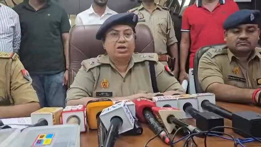 नोएडा: जीजा-साले मिलकर करते थे घरों में चोरी, सुनार खरीदता था चोरी की जूलरी, देखें क्या बोलीं एडीसीपी नोएडा मनीषा सिंह #followerseveryone #noidanews #noidacity #नोएडा #NoidaPolice
