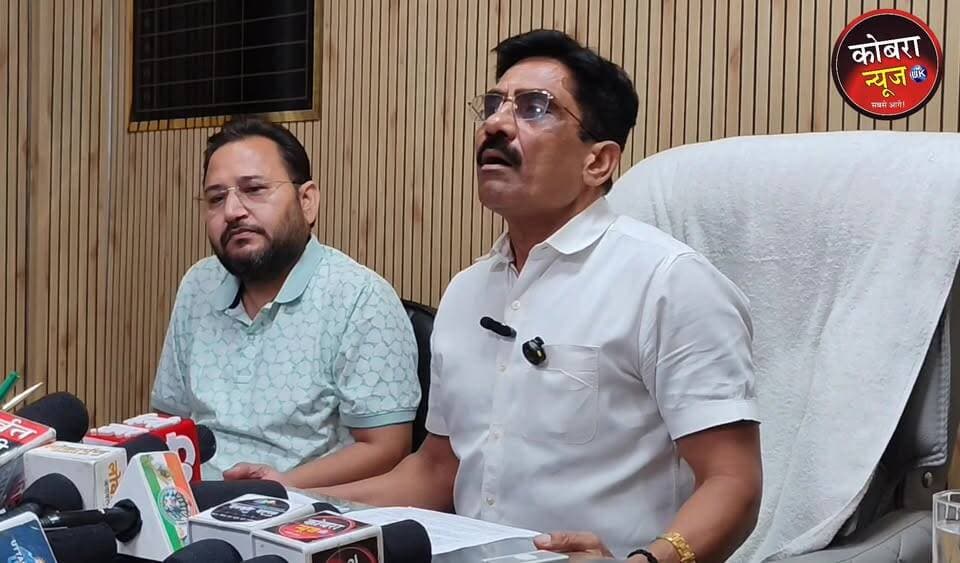 #ऋषिकेश महापौर शंभू पासवान के द्वारा आज की गई #प्रेस वार्ता
अपने #कार्यकाल के दौरान किन #योजनाओं पर कार्य किया गया और #किया जा रहा है और आगे #भविष्य में और किन किन योजनाओं पर कार्य किया जाएगा।
इन्हीं सब बातों पर आज मीडिया के समक्ष वार्ता की गई।
#ऋषिकेशखबर #highlightseveryone #followerseveryone #rishikeshnigam #uttrakhand_devbhoomi #shambhupaswan #UttarakhandNews #BreakingNews