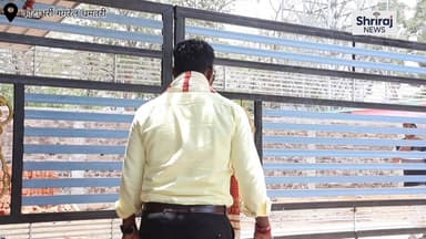 धमतरी के किसान खूबलाल ध्रुव की मेहनत रंग लाई, आम की खेती से कमाया 48 लाख का मुनाफा
धमतरी/गंगरेल। छत्तीसगढ़ के धमतरी जिले के गंगरेल क्षेत्र के किसान खूबलाल ध्रुव आज किसानों के लिए प्रेरणा बनकर उभरे हैं। जहां कई किसान पारंपरिक खेती करते हैं, वहीं खूबलाल ध्रुव ने आम की उन्नत खेती कर बड़ी सफलता हासिल की है। जानकारी के अनुसार उन्होंने आम की खेती से करीब 48 लाख रुपये का मुनाफा कमाया है।
खूबलाल ध्रुव के बगीचे में तैयार होने वाले स्वादिष्ट आमों की मांग केवल छत्तीसगढ़ तक सीमित नहीं है, बल्कि देश के अलग-अलग प्रदेशों में भी भेजे जा रहे हैं। उनकी मेहनत, आधुनिक खेती तकनीक और सही देखरेख के कारण आम की पैदावार बेहतर हुई, जिससे उन्हें बड़ा आर्थिक लाभ मिला।
स्थानीय किसानों का कहना है कि खूबलाल ध्रुव की सफलता यह साबित करती है कि यदि किसान नई तकनीक और मेहनत के साथ बागवानी खेती अपनाएं तो अच्छी कमाई संभव है। धमतरी का गंगरेल क्षेत्र अब आम उत्पादन के लिए भी पहचान बना रहा है।
“मेहनत और नई सोच से खेती को भी बनाया जा सकता है करोड़ों का व्यवसाय” — यह संदेश किसान खूबलाल ध्रुव की सफलता कहानी दे रही है।
#Hashtags
#खूबलाल_ध्रुव #धमतरी #गंगरेल #आम_की_खेती #किसान_सफलता #छत्तीसगढ़ #MangoFarming #FarmerSuccess #Dhamtari #CGNews #ShrirajNews