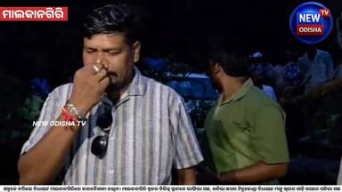 #ଅଳ୍ପକେ_ବର୍ତ୍ତିଲେ_ବିଧାୟକ
ମାଲକାନଗିରିରେ କାଳବୈଶାଖୀ ତାଣ୍ଡବ। ଚିତ୍ରକୋଣ୍ଡା ବ୍ଲକର ବିଭିନ୍ନ ସ୍ଥାନରେ ଭାଙ୍ଗିଲା ଗଛ, ଉଡିଲା ଛପର। ଚିତ୍ରକୋଣ୍ଡାରେ ବିଧାୟକ ମଙ୍ଗୁ ଖିଲଙ୍କ ଗାଡ଼ି ଉପରେ ପଡିଲା ଗଛ। ଗାଡ଼ି ଭାଙ୍ଗିଥିବା ବେଳେ ସାମାନ୍ୟ ଆହତ ହୋଇଛନ୍ତି ବିଧାୟକ । ଏକ କ୍ରିକେଟ ଟୁର୍ଣ୍ଣାମେଣ୍ଟରେ ଯୋଗ ଦେଇ ଫେରୁଥିଲେ ବିଧାୟକ।
#Kalbaisakhi #ManguKhila #chitrokonda #Malkangiri #StormDamage #OdishaWeather #newodishatv