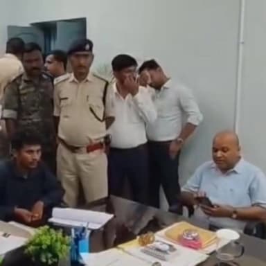 "सीसीटीवी फुटेज और फाइल मूवमेंट रजिस्टर सार्वजनिक करे प्रशासन" बंदोबस्त कार्यालय दुमका विवाद।।
पूरी वीडियो देखने के लिए नीचे दिए गए लिंक पर क्लिक करें
https://youtu.be/Vfoy0QlANps