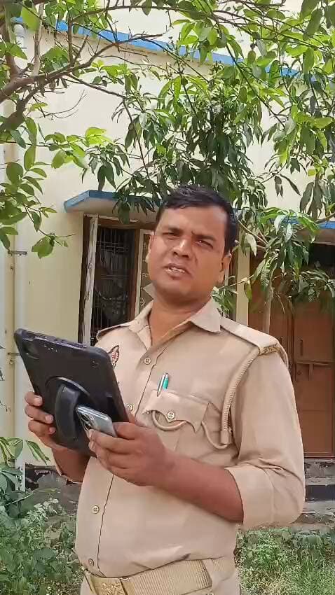 Yeh badlapur thane ke 112 number , ke uddant sipahi, inko pisa do aur kisi ke upar FIR darj karao