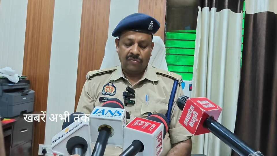 मऊ में तैनात सिपाही गजेंद्र यादव निकला अपराधी, अपर पुलिस अधीक्षक का बड़ा खुलासा
#Mau #MauPolice #GajendraYadav