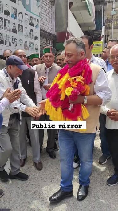 जुब्बल लाइव: शिक्षा मंत्री रोहित ठाकुर पहुंचें जुब्बल कांग्रेस ऑफिस कांग्रेस कार्यकर्ताओं द्वारा किया गया उनका स्वागत देखें लाइव