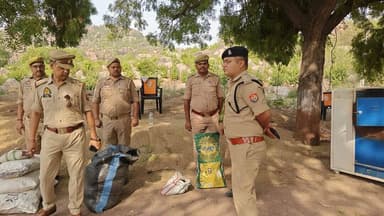 #bandapolice श्रीमान पुलिस महानिदेशक उ0प्र0 द्वारा चलाए जा रहे अभियान #ऑपरेशन_दहन के तहत विभिन्न एनडीपीएस एक्ट के अभियोगों के कुल 76.297 किग्रा मादक पदार्थों (सूखा गांजा,स्मैक/नशीला पाउडर) को इंसीनरेटर मशीन (भस्मक भट्ठी) का प्रयोग कर नियमानुसार नष्ट किया गया।
#UPPolice
#पलाश_बंसल https://t.co/cPLvxm1Pny