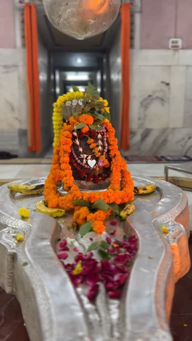 🔱❤️
महादेव कहते हैं—
जो मेरे दर पर सच्चे मन से आता है,
वह कभी खाली हाथ नहीं लौटता। 🙏✨
हर कठिनाई के पीछे कोई कारण होता है,
और हर कारण के पीछे भोलेनाथ की कृपा। 🕉️
विश्वास रखिए, धैर्य रखिए और कर्म करते रहिए।
बाकी सब महादेव पर छोड़ दीजिए। ❤️
❤️ Comment में “Har Har Mahadev 🔱” जरूर लिखें।
📍 Tag उस व्यक्ति को जो महादेव पर अटूट विश्वास रखता है।
🔔 Follow @foodie_banarasiyan for more Banaras vibes, spirituality & soulful reels.
Mahadev, Har Har Mahadev, Bholenath, Mahakal, Shiva, Shiv Shankar, Lord Shiva, Om Namah Shivaya, Har Har Shambhu, Shiv Bhakti, Shiv Bhakt, Mahadev Status, Shiva Status, Mahadev Quotes, Shiv Quotes, Mahadev Motivation, Mahadev Darshan, Shiv Darshan, Kashi Vishwanath, Kashi Vishwanath Dham, Varanasi, Banaras, Banaras Vibes, Spirituality, Sanatan Dharma, Hindu Dharma, Hinduism, Devotional Reels, Bhakti Status, Mahadev Reel, Shiva Reel, Viral Mahadev Reel, Trending Mahadev Video, Shiv Tandav, Rudra Avatar, Neelkanth Mahadev, Kailash Parvat, Adiyogi, Jyotirlinga, 12 Jyotirlinga, Kedarnath, Somnath, Ujjain Mahakal, Sawan Special, Shravan Month, Bholenath Status, Mahadev Blessings, Divine India, Temple Vibes, Spiritual Journey
#banaras #mahadev #kashi #kashi #fypシ❤️💞❤️