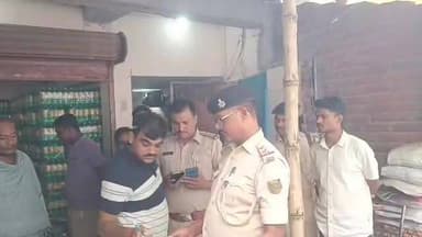 डॉग स्क्वाड की दस्तक से कांपे नशा तस्कर, बस स्टैंड इलाके में 1 किलो गांजा बरामद
#Amarpur #BankaPolice #DogSquad #AntiDrugCampaign #GanjaSeized #AmarpurNews #BankaNews #CrimeNews #DrugSmuggling #PoliceAction #BiharNews #NashaMuktiAbhiyan #BreakingNews #LocalNews #AmarpurBusStand #SwanDasta #BankaDogSquad #GanjaRecovery #CrimeUpdate #BiharPolice