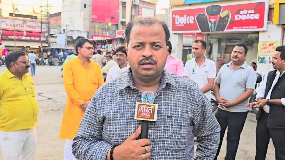 'बेटियों का अपमान बर्दाश्त नहीं' Akhilesh Yadav की बेटी पर टिप्पणी से रायबरेली में आक्रोश, बीजेपी, सपा और कांग्रेस के नेताओ ने महिलाओं के सम्मान पर दी अपनी अपनी प्रतिक्रियाएं
#AkhileshYadav #AditiYadav #Kanpur #YadavSamaj #SamajwadiParty #UPPolitics #ViralComment #BharatSamachar