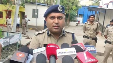 #पटना से प्रशिक्षण लेकर लौट रहे मधेपुरा के तीन थानाध्यक्ष की सड़क दुर्घटना में मौत.
#wairlpost #BiharNews #एक्सीडेंट