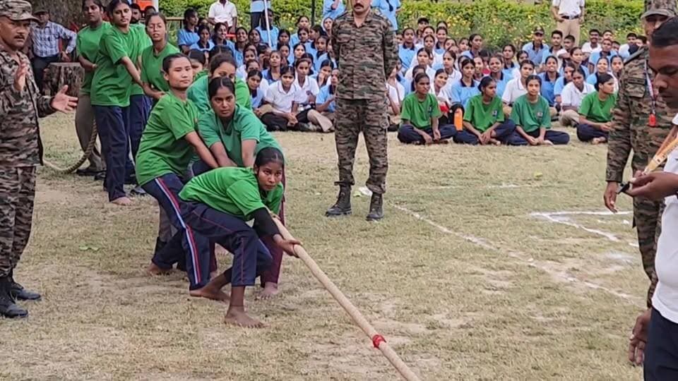 🏆 CATC-215 में खेल के साथ सपनों की भी उड़ान!
प्रतिभागी कैडेटों ने बताया कि उनका लक्ष्य IPS, Defence Services और Indian Army में जाकर देश सेवा करना है। खेल मैदान में जोश, अनुशासन और देशभक्ति का जज्बा देखने को मिला।
#CATC215 #NCC #NCCCadets #26UPBattalion #IndianArmy #DefenceServices #IPSOfficer #YouthPower #FutureOfficers #NationFirst #LakhimpurKheri #KheriNews #SportsSpirit #NCCLife #CadetLife #भारत_के_भविष्य #देशसेवा #एनसीसी #युवा_शक्ति #लखीमपुरखीरी Part 8