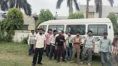 रुद्रपुर में हाई-वोल्टेज ड्रामा, टेंपो चालक से विवाद के बाद बंसल ट्रांसपोर्ट के बस चालक ने निकाला चाकू!
#Rudrapur #RudrapurNews #UdhamSinghNagar #Uttarakhand #UttarakhandNews #BreakingNews #RoadRage #BusDriver #TempoDriver #CrimeNews #LocalNews #ViralNews #NewsUpdate #LatestNews #PublicReaction