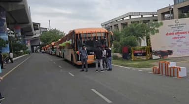 गौतमबुद्ध नगर के नोएडा, ग्रेटर नोएडा एवं यीडा क्षेत्र में संयुक्त रूप से जेवर एयरपोर्ट तक संचालित होने वाली उत्तर प्रदेश राज्य सड़क परिवहन निगम (UPSRTC) की 45 इलेक्ट्रिक बसों का फ्लैग ऑफ एवं नोएडा इलेक्ट्रिक बस डिपो का शुभारंभ
#NoidaAirport #JewarAirport #ElectricBusService #UPSRTC #Noida #GreaterNoida #YEIDA #GreenTransport #ElectricMobility #UttarPradesh