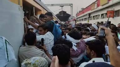 पुलिस भर्ती परीक्षा के बाद देखें अलीगढ़ रेलवे स्टेशन का हाल
#AligarhRailwayStation #train
#PoliceRecruitmentExam
#UPPoliceBharti
#AligarhNews
#RailwayStationCrowd