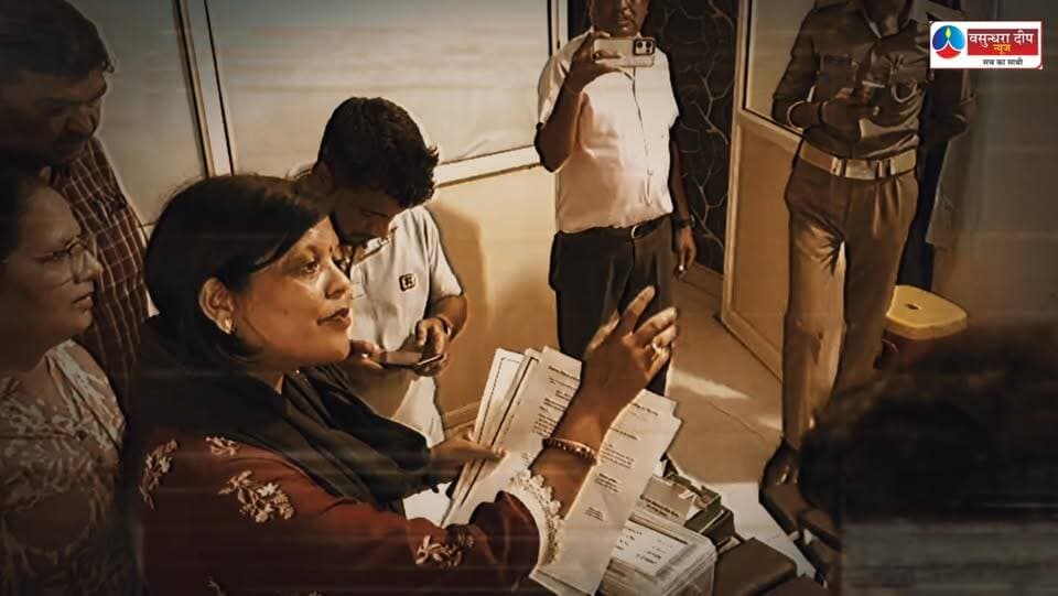 फिल्मी स्टाइल में छापा,रील नहीं रियल एक्शन: पेशेंट बनकर पहुंची पटवारी, खुल गया फर्जी अस्पताल का काला राज!"अंडरकवर मिशन में फंसा फर्जी अस्पताल... मामला उधम सिंह नगर के दिनेशपुर का है....
#dehradoon #NewsUpdate #rudrapur #reelsvideo #Congress #accident #police
Udham Singh Nagar Police Uttarakhand