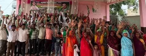 @अपनो साथ मिलता है तो करवा बनता है।
#When you have the support of your own people, a movement takes shape.
@भारतीय_किसान_संगठन#Bharatiya_Kisan_Sangathan.
#Rajendra_Yadav