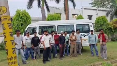 रुद्रपुर में हाई-वोल्टेज ड्रामा, टेंपो चालक से विवाद के बाद बंसल ट्रांसपोर्ट के बस चालक ने निकाला चाकू!
#Rudrapur #RudrapurNews #UdhamSinghNagar #Uttarakhand #UttarakhandNews #BreakingNews #RoadRage #BusDriver #TempoDriver #CrimeNews #LocalNews #ViralNews #NewsUpdate #LatestNews #PublicReaction