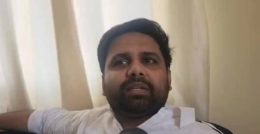 JDU विधायक चेतन आनंद का सरकार पर हमला, बोले- '15 जिलों से एक भी मंत्री नहीं, जातीय कार्ड खेल रही सरकार
#BiharPolitics #NDA #JDU #NitishKumar #BiharGovernment #ChetanAnand #Aurangabad #BiharNews #CabinetReshuffle #CastePolitics #PoliticalCrisis #MinisterialBerth #RegionalImbalance #BiharCabinet #BreakingNews #PoliticalNews #BiharAssembly #NDAAlliance #CoalitionPolitics #Naveenagar