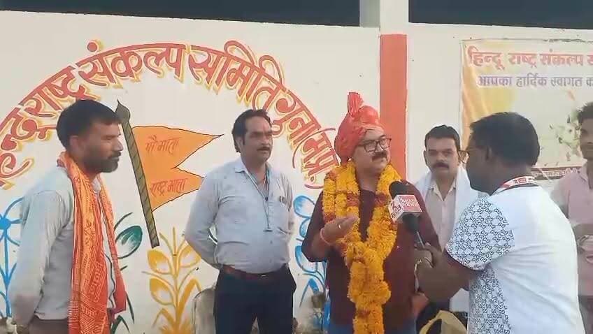 *गुना: वरिष्ठ पत्रकार राजेश माथुर ने गौशाला में मनाया जन्मदिन, गौसेवा कर दिया सामाजिक संदेश*`
गुना जिले के वरिष्ठ पत्रकार राजेश माथुर ने अपना जन्मदिन कंचनपुरा बिन्याखेड़ी स्थित गौशाला में गौसेवा कर मनाया. इस अवसर पर उन्होंने गौ माता को हरा चारा खिलाया और गौशाला में मौजूद साथियों के साथ समय बिताया.
हिंदू राष्ट्र संकल्प समिति के अध्यक्ष सुनील सेन ने श्री माथुर का शॉल-श्रीफल तलवार भेंट कर सम्मान किया. श्री सेन ने कहा कि पत्रकारिता के साथ समाजसेवा का यह भाव अनुकरणीय है.
इस मौके पर पत्रकार साथी, स्थानीय नागरिक और गौशाला प्रबंधन के सदस्य मौजूद रहे. राजेश माथुर ने कहा कि जन्मदिन पर गौसेवा से उन्हें आत्मिक शांति मिलती है.
किशन कश्यप मो.9098718522 #gurukonyaydo #beo_neerajshukla_chorhai #retirementparsharm #mohan #vairal #Guna #कॉकरोच #गौ सेवा#