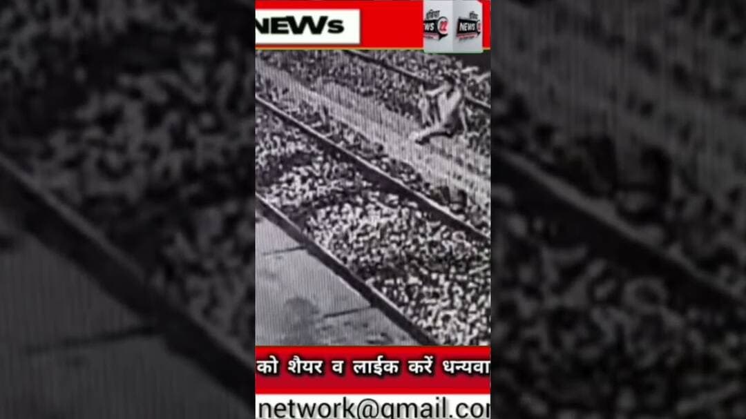 #बुलंदशहर #मौत का #लाइव_वीडियो गोरखनाथ एक्सप्रेस ट्रैन के सामने कूदकर रेलवे #वेंडर_अमर की #आत्महत्या