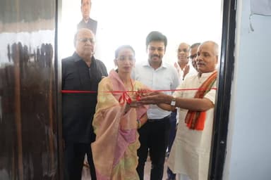 "बारह साल विश्वास के, विकास के, जनकल्याण के" थीम पर जिला पंचायत परिसर में विकास प्रदर्शनी का जिला पंचायत अध्यक्ष ने किया शुभारंभ
12 से 14 जून तक तीन दिवसीय विकास प्रदर्शनी का किया जा रहा आयोजन
#saktidist
#Sakti
@chhattisgarhcmo