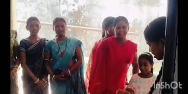 सोनुआ प्रखंड अंतर्गत बालिका मध्य विद्यालय, मॉडल स्कूल, बालक मध्य विद्यालय और राज्य संपोषित उच्च +2 विद्यालय सहित विभिन्न स्कूलों में शुक्रवार को लगभग 11 बजे व्यापक स्तर पर अभिभावक-शिक्षक बैठक (PTM) का आयोजन किया गया। बैठक में जिला शिक्षा पदाधिकारी (DEO) के दिशा-निर्देशों के तहत बच्चों की शैक्षणिक प्रगति, स्वास्थ्य, सरकारी योजनाओं और सामाजिक सुरक्षा पर गहन चर्चा हुई।