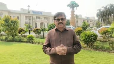 उर्दू के साथ नाइंसाफी बर्दाश्त नहीं किया जायेगा __________________
बिहार में नव सृजित 208 डिग्री कालेजों में उर्दू,फारसी एवं अरबी भाषा का पद सृजित करते हुए उक्त भाषाओं की पढ़ाई सुनिश्चित करने के संबंध में पूर्व विधायक कोचाधामन मुजाहिद आलम ने माननीय मुख्यमंत्री सम्राट चौधरी को पत्र भेजकर इस संबंध में उचित पहल करने का आग्रह किया है।
पूर्व मुख्यमंत्री नीतीश कुमार ने विधानसभा चुनाव 2025 से पहले बिहार के उन सभी प्रखंडों में जहां पूर्व से डिग्री कालेज नहीं है, डिग्री कालेज खोलने का घोषणा किया था,बाद में बिहार केबिनेट से भी इसकी स्वीकृति प्रदान की गई। जून 2026 से बिहार में नव सृजित 208 डिग्री कालेजों में शैक्षणिक सत्र प्रारम्भ किया गया है। परन्तु उक्त नव सृजित डिग्री कालेजों में उर्दू, फारसी एवं अरबी भाषा का पद सृजित नहीं है जिससे उक्त भाषाओं के अध्यन करने वाले छात्र -छात्राएं अपने आपको उपेक्षित महसूस कर रहे हैं। जब कि उर्दू भाषा बिहार में हिन्दी भाषा के बाद दूसरी सरकारी भाषा है। बिहार की एक एक बड़ी आबादी उर्दू भाषा में पठन पाठन करते हैं जिसमें मुस्लिम के अतिरिक्त दूसरे धर्म के लोग भी शामिल हैं। जब संविधान लागू हुआ तब से उर्दू भाषा को संविधान की आठवीं अनुसूची में शामिल है यानि कि उर्दू भाषा को भारतीय संविधान से भी मान्यता प्राप्त है। सरकार के इस निर्णय के तेहत किशनगंज जिले के सात प्रखंडों में से चार प्रखंडों में कोचाधामन, पोठिया, दिघलबैंक एवं टेढ़ागाछ में डिग्री कालेज खोलने हेतु भूमि उपलब्ध कराया गया है। आर्थिक संकट से जूझ रही बिहार सरकार नए डिग्री कालेजों के निर्माण के इतर फिलहाल सरकार पुराने+2 माध्यमिक विद्यालयों में जून 2026 से शैक्षणिक सत्र प्रारम्भ किया गया है। पूर्व विधायक कोचाधामन मुजाहिद आलम ने इस संबंध में माननीय मुख्यमंत्री सम्राट चौधरी का ध्यान आकृष्ट करते हुए उचित पहल करने का आग्रह किया है।✍️