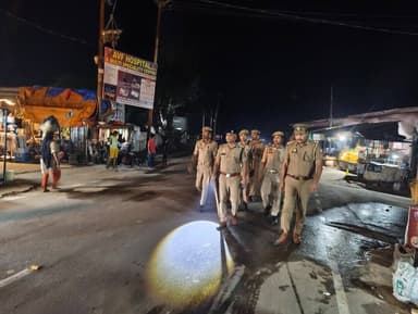 #एसपीˍरामपुर के निर्देशन में क्षेत्राधिकारी टाण्डा द्वारा त्यौहार एवं अपराध नियन्त्रण, कानून/शान्ति व्यवस्था तथा जनमानस में सुरक्षा की भावना जागृत करने के दृष्टिगत थाना टाण्डा क्षेत्रान्तर्गत महत्वपूर्ण/भीड़-भाड वाले स्थानों पर मय पुलिस बल के पैदल गस्त किया गया।
#UPPolice
#FootPetrolling
#RampurPolice