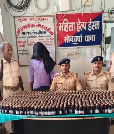 #सीतामढ़ी #सोनबरसा #ब्रेकिंग : 1164 बोतलें नशीली कफ़ सीरप के साथ सोनबरसा पुलिस ने चिलरा हाईवे पर ऑटो के साथ सोनबरसा के कृष्णा महतो को दबोचा ।।
#न्यूज़बिहारकीआवाज #भारतनेपालसीमा #सोनबरसापुलिस