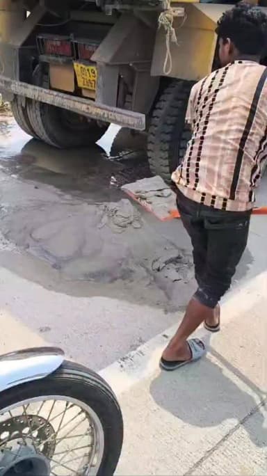 ହେଦେରେ ପିଲେ...
ଫ୍ଲାଏ ଆସ ସଫା କଲେ ଡ୍ରାଇଭର