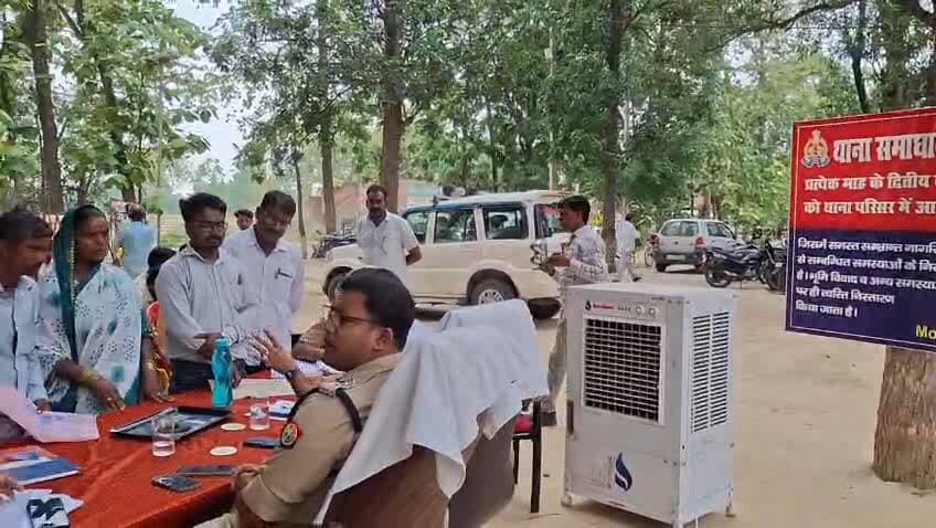 खेसराहा थाना समाधान दिवस में थाना अध्यक्ष अनूप मिश्रा उपजिलाधिकारी बासी ने सुनी जन समस्याएं