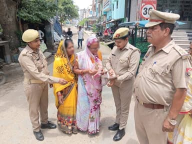 #SPSambhal @Krishan_IPS के निर्देशन में मिशन शक्ति टीम महिला थाना द्वारा द्वारा मौलागढ़ की पुलिया थाना चंदौसी में बालिकाओं/महिलाओं को #MissionShakti5 अभियान के अंतर्गत नारी सुरक्षा सशक्तिकरण व #CyberAwareness हेतु जागरूक किया। #नारी_सुरक्षा_सम्मान_स्वावलंबन https://t.co/RS8KubXiQF