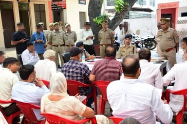 #Meerutpolice आज दिनांक 13.06.2026 को श्रीमान वरिष्ठ पुलिस अधीक्षक मेरठ द्वारा थाना समाधान दिवस के अवसर पर थाना मवाना पर मौजूद रहकर आने वाले फरियादियों की समस्याओं को सुनकर विधिक कार्यवाही हेतु सम्बन्धित को निर्देशित किया गया। #UPPolice https://t.co/F8FH2USdqh